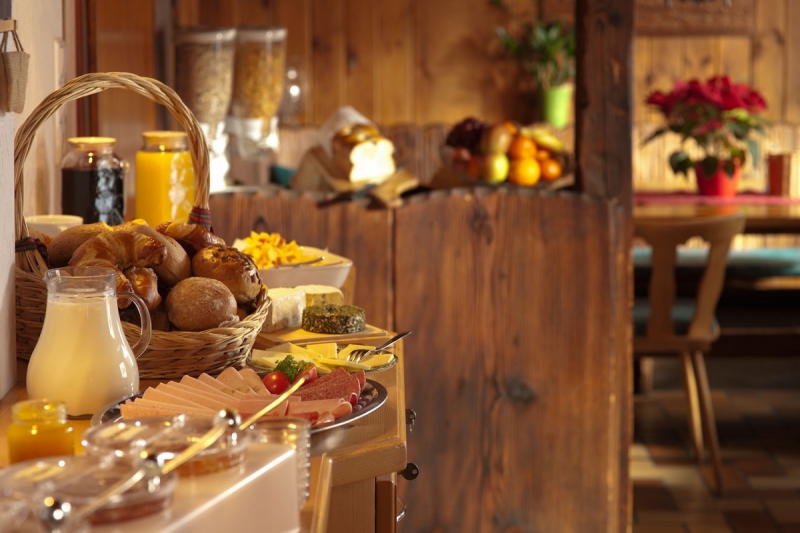 boulangerie-PIERREFEU-min_breakfast_buffet_food_restaurant_meal_hotel_plate_fresh-718745